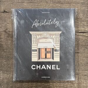 CHANEL Absolutely Coffee Table Book with Black and White Cover - Catherine Örmen